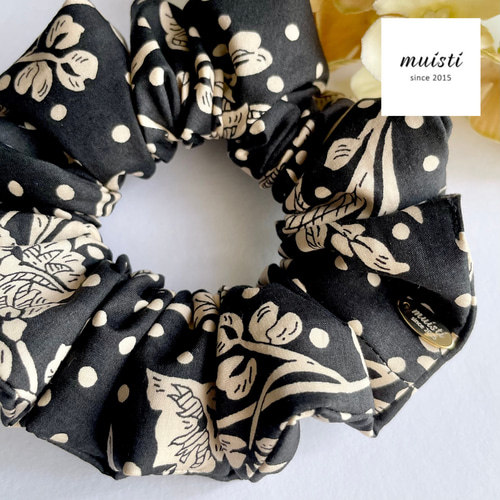 再販】リバティ生地使用♡ふっくらシュシュ♡ヘアゴム♡マロリー