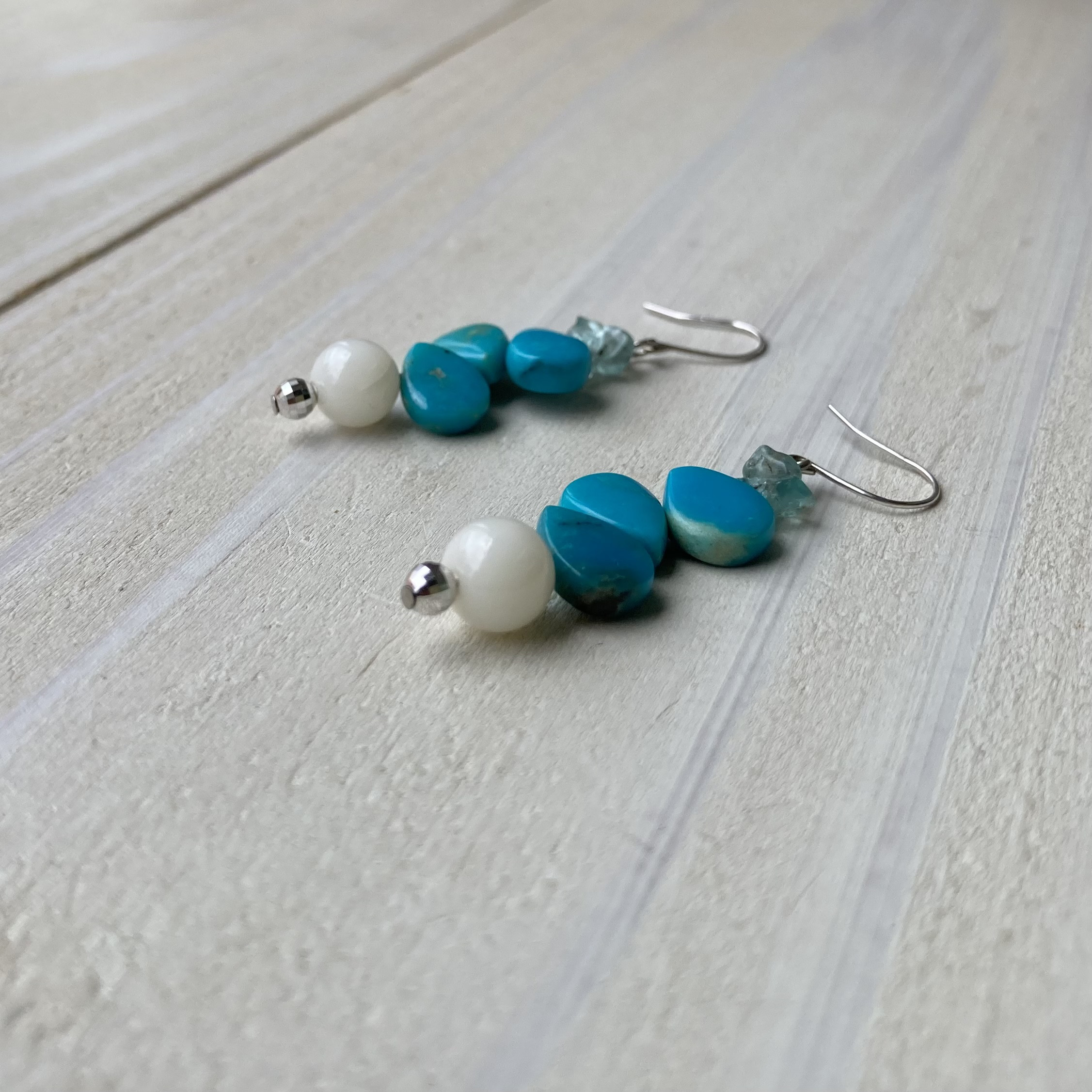 ポストk14ＷG.ピアス白珊瑚.ターコイズ .アクアマリン.〜カラーストーン〜
