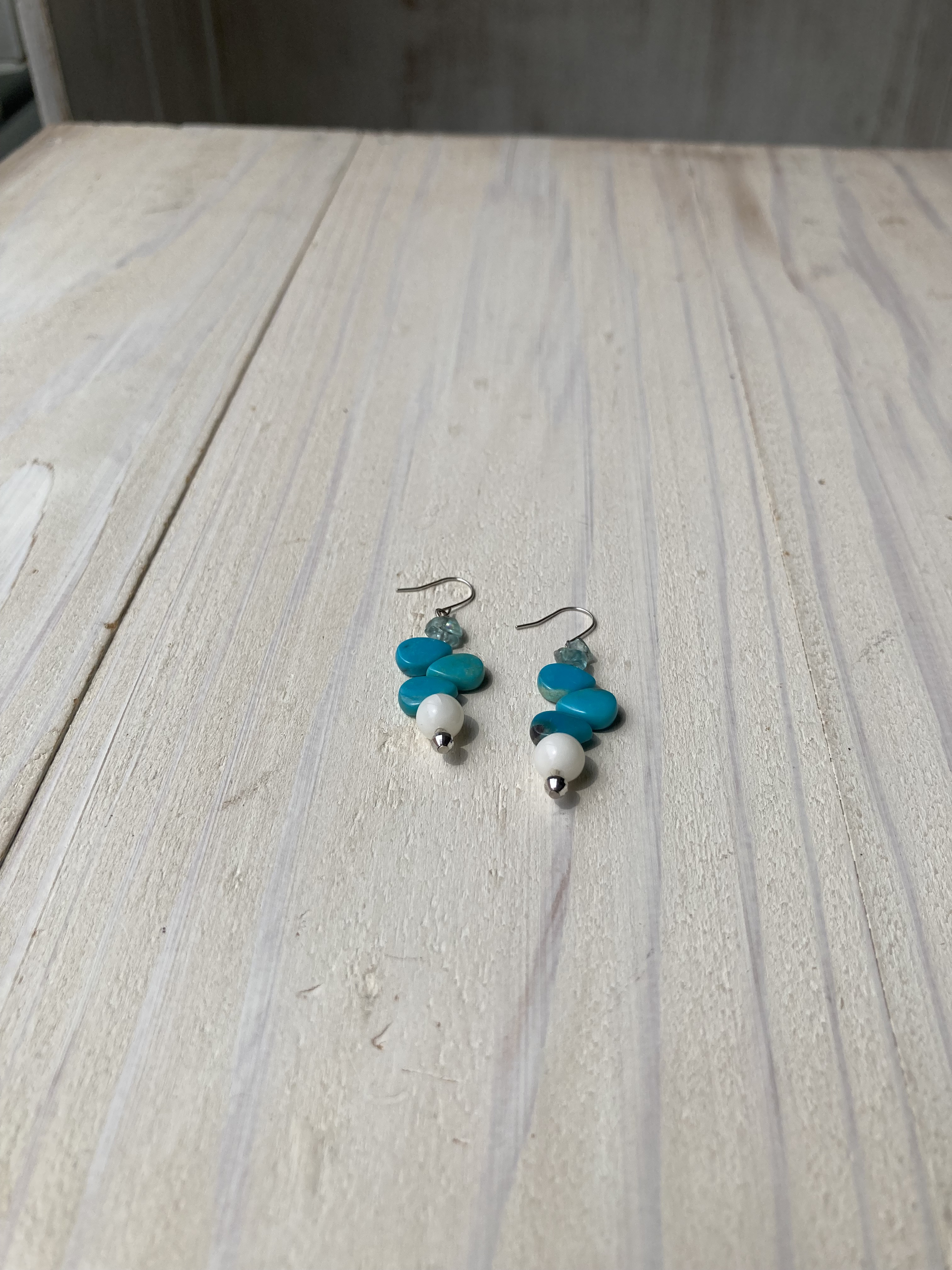 ポストk14ＷG.ピアス白珊瑚.ターコイズ .アクアマリン.〜カラーストーン〜