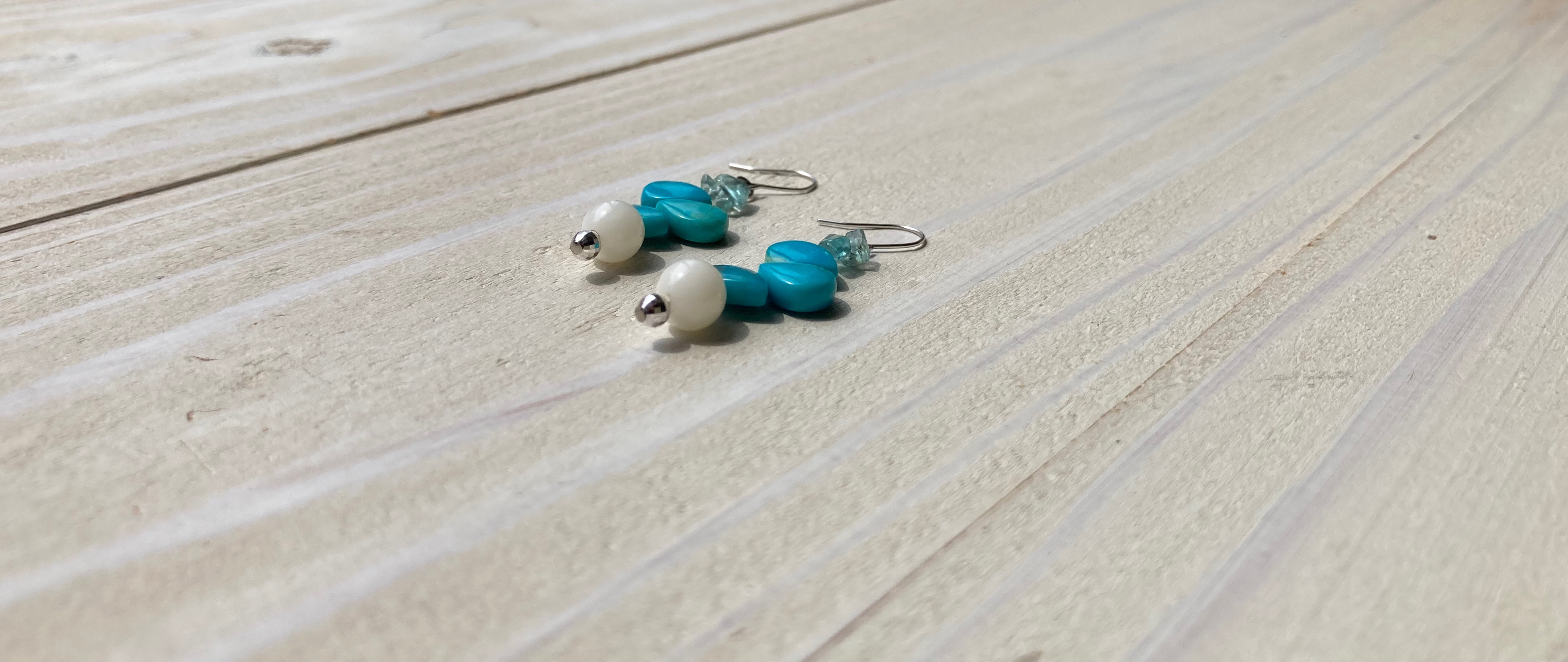 ポストk14ＷG.ピアス白珊瑚.ターコイズ .アクアマリン.〜カラーストーン〜