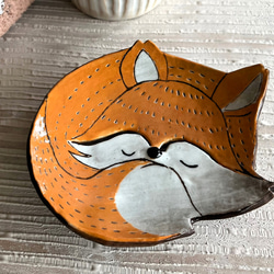 貪睡小狐狸造型肥皂盤_陶飾肥皂碟 第1張的照片