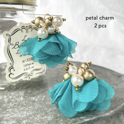 ２pcs★charm・petal turquoise（ビジュータッセルチャーム） 1枚目の画像