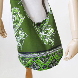 アフリカ布のショルダーバッグ（カンガ）斜めがけ たすき掛け 大きめ ヨガ ピラティス 9枚目の画像