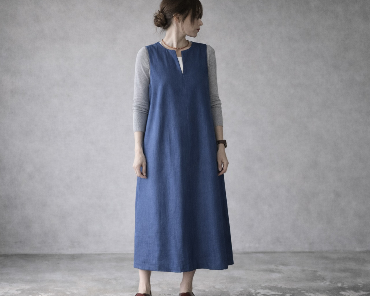 岡山児島デニムジャンパースカート／8オンスソフトデニムワンピース／スラッシュネック／ブルー／linum jean