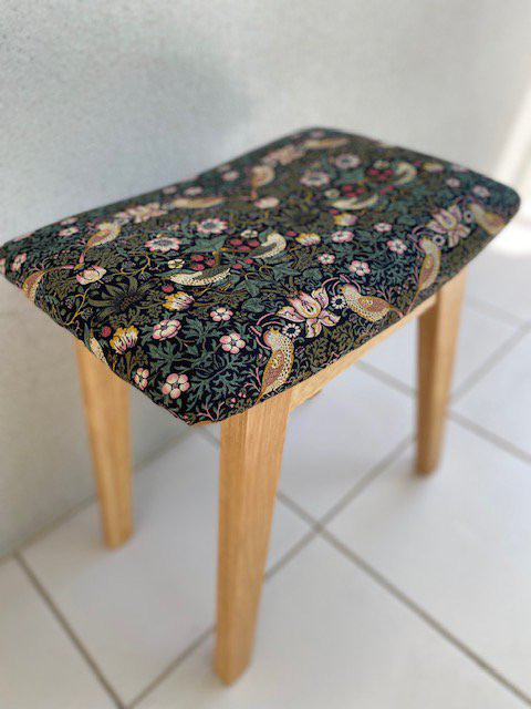 天然木　スツール　玄関チェア　ウィリアムモリス　『いちご泥棒ブラック』