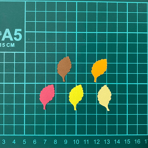 クラフトパンチ 落ち葉 枯葉 秋 紅葉 壁面飾り アルバム その他 クラフトパンチ 落ち葉 枯葉 秋 紅葉 壁面飾り アルバム その他