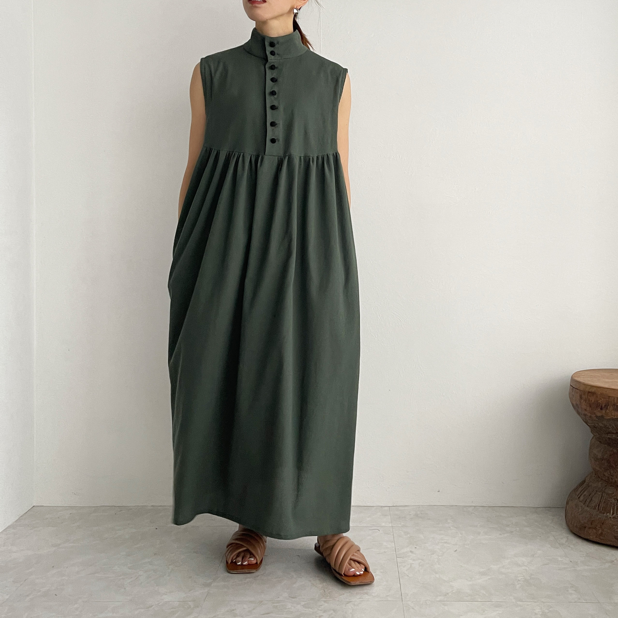 ノースリーブワンピース ✨美品✨ヴェルサーチ XS タートルネック ブランドロゴ
