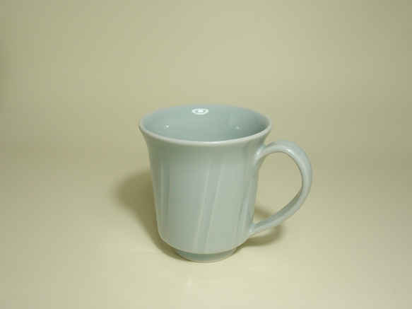 青白磁鎬マグカップ 2枚目の画像