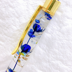 ハーバリウムボールペン　ブルーローズ　ローズ　バラ　リトルウッズ　世界最小のバラ　優雅　青　プレゼント　ギフト　結婚式　 2枚目の画像