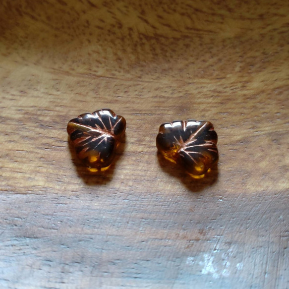 mapleリーフ チェコグラス トパーズG 10個 ビーズ jsmaria 通販｜Creema(クリーマ)