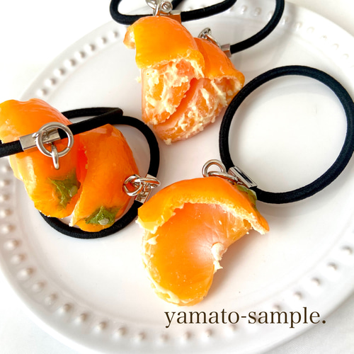 1番人気‼︎ リニューアル！ みかんの皮をむいている途中 ヘアゴム 食品 