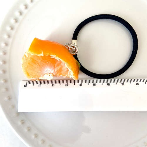 1番人気‼︎ リニューアル！ みかんの皮をむいている途中 ヘアゴム 食品