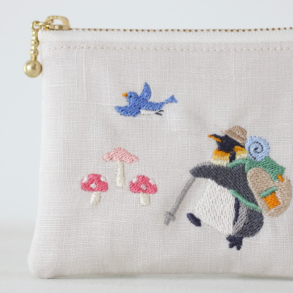 ペンギンの山登り　刺繍ミニポーチ 3枚目の画像