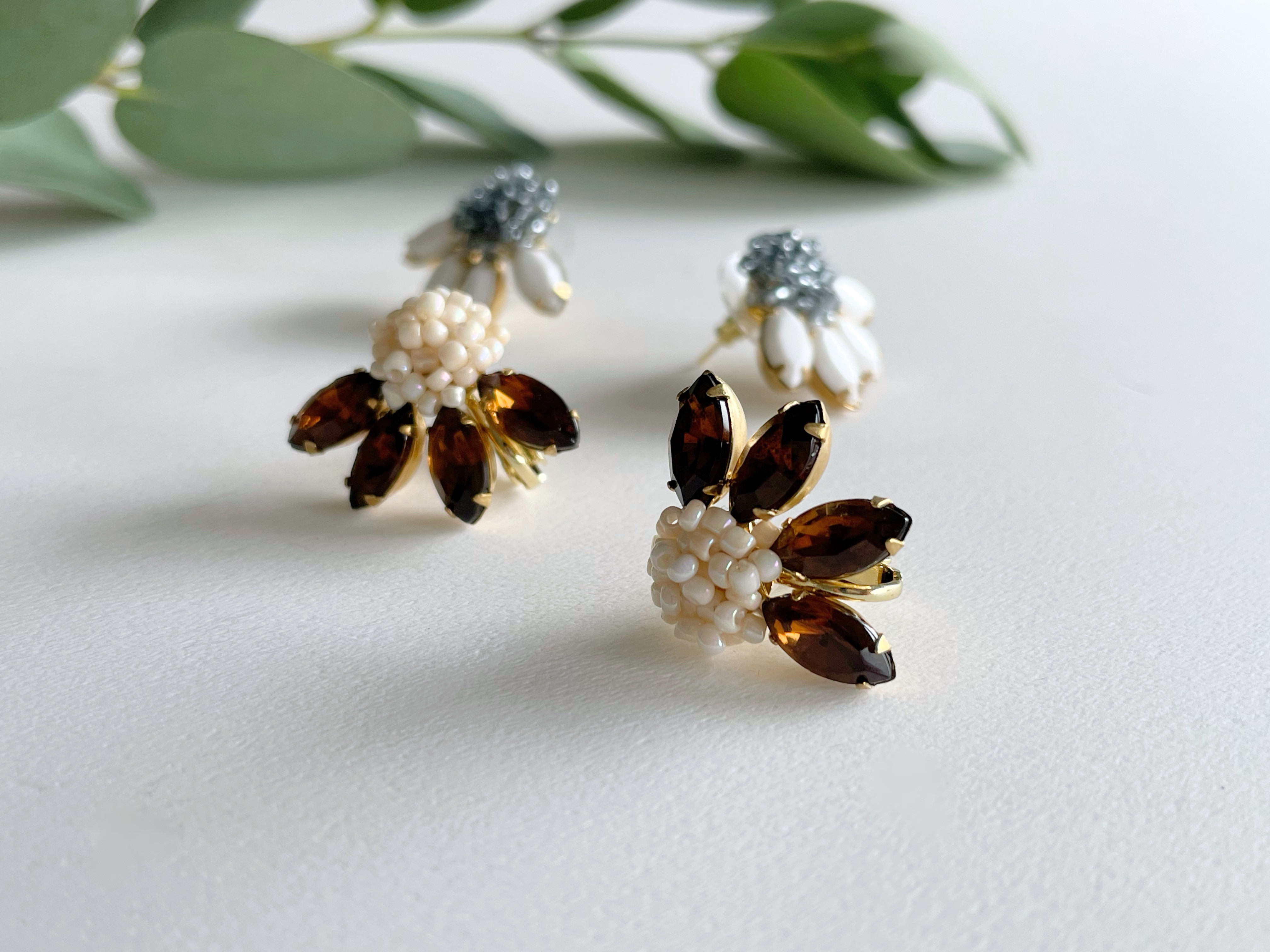 【 daisy 】雛菊の耳飾り　/ピアス/ヴィンテージビーズ/ボタニカル/上品/お呼ばれ/デイジー/お花/大ぶり