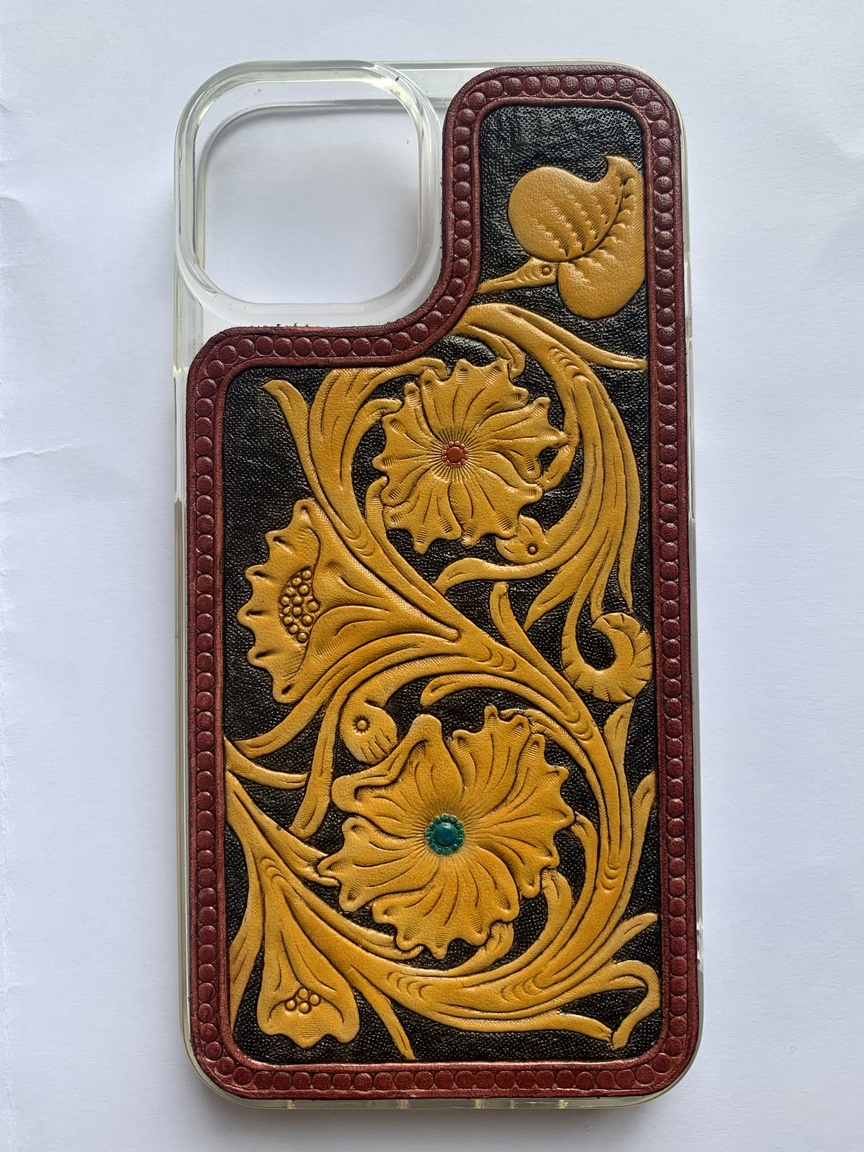 ハンドメイド本革レザーカービングiPhone14ケース