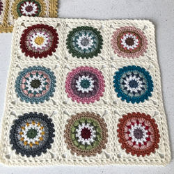 花柄モチーフつなぎのブランケット☆ハンドメイド ウールのブランケット 74×75 （モチーフつなぎ・くさり編み花