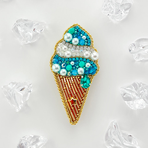 ビーズ刺繍_ソフトクリームのブローチ（Blue） ブローチ Zatto 通販 