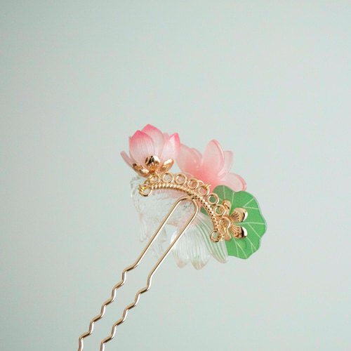 プラ板 蓮に遊ぶ錦鯉のかんざし 髪飾り ヘアアクセサリー 簪 金魚 夏