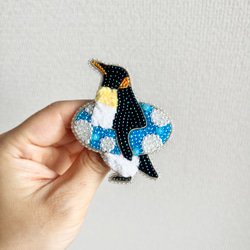 ビーズ刺繍_ペンギンのブローチ 4枚目の画像