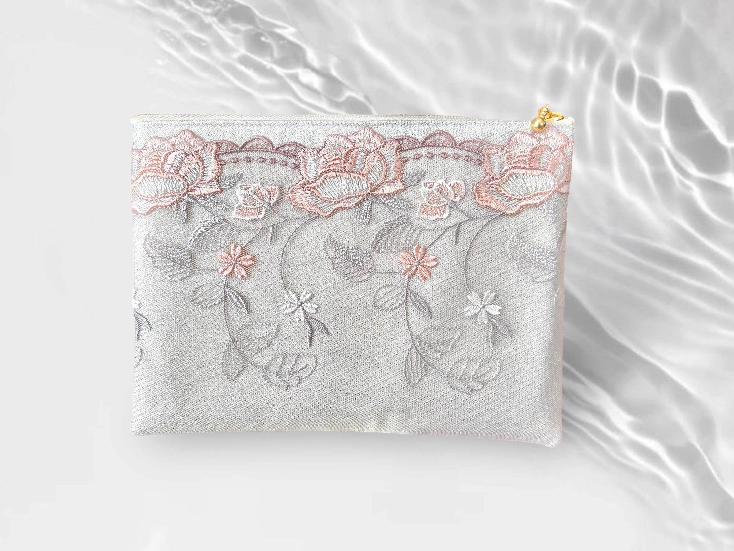 ウエイト枠 misia♡ 刺繍イニシャルポーチ♡
