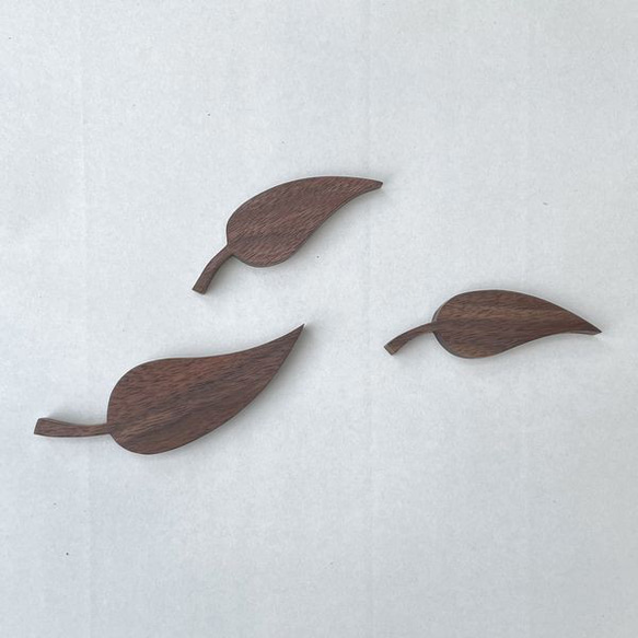 【送料無料】リーフ ３個セット ウォールデコ 秋色 葉っぱ 落ち葉 壁 飾り 木製 北欧 インテリア オーナメント 葉 7枚目の画像