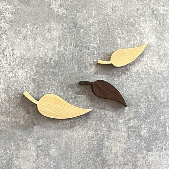 【送料無料】リーフ ３個セット ウォールデコ 秋色 葉っぱ 落ち葉 壁 飾り 木製 北欧 インテリア オーナメント 葉 4枚目の画像