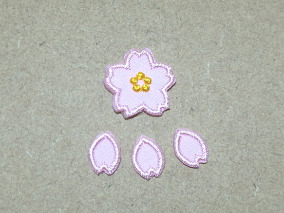 縁取り刺繍桜花びら付きセット/ライトピンク・桜色 1枚目の画像