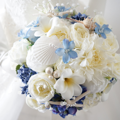 プルメリアとパールのホワイト×ブルー ラウンドブーケ＊ウェディング