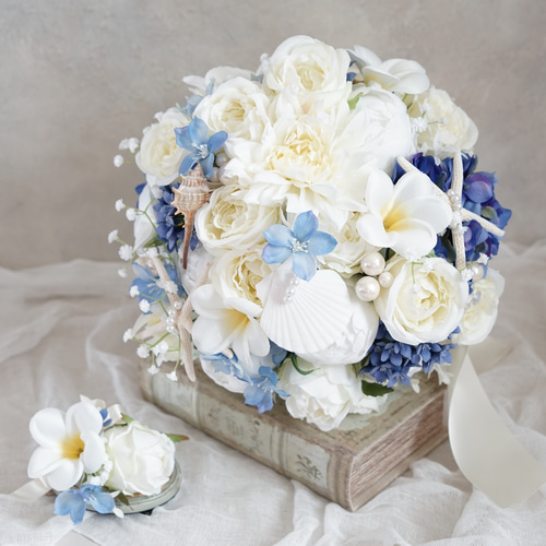 プルメリアとパールのホワイト×ブルー ラウンドブーケ＊ウェディング