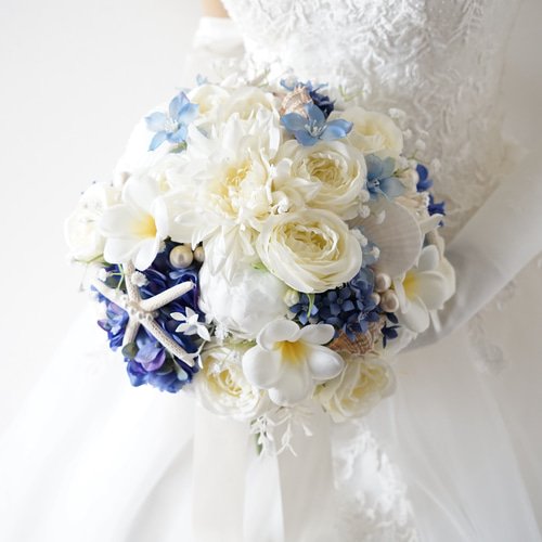 プルメリアとパールのホワイト×ブルー ラウンドブーケ＊ウェディング
