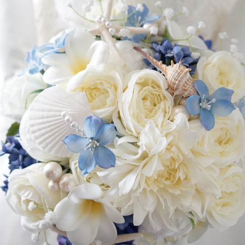 プルメリアとパールのホワイト×ブルー ラウンドブーケ＊ウェディング