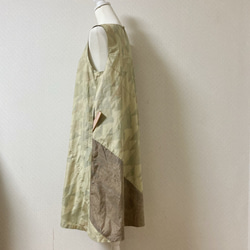 着物リメイク　白大島紬のAラインワンピース 6枚目の画像