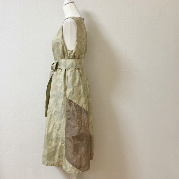 着物リメイク　白大島紬のAラインワンピース 2枚目の画像