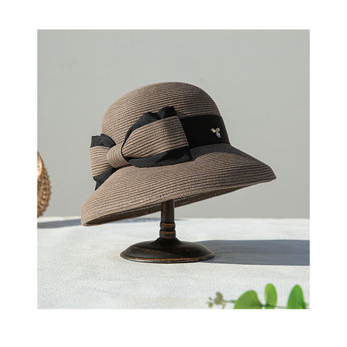 イギリス製　グレー　羽飾りの素敵な帽子