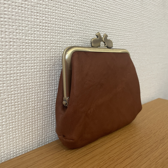 ぱかっと開くとお部屋が3つの親子がまぐち♪外ポッケが付いたうさぎ口金の四角い本革ミニ財布 5枚目の画像