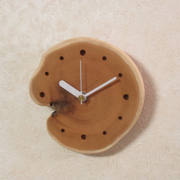 縁起の良い木《いちい（一位）》木製時計　輪切り14（掛け時計） 2枚目の画像