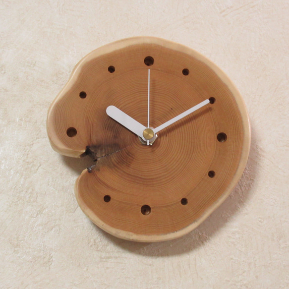 縁起の良い木《いちい（一位）》木製時計　輪切り14（掛け時計） 4枚目の画像