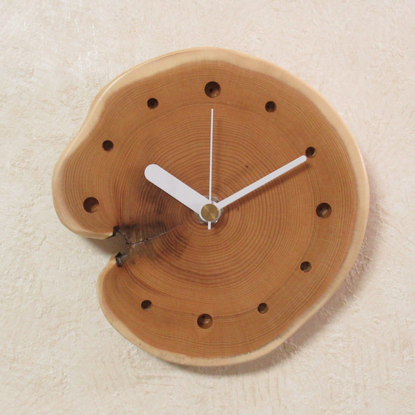 縁起の良い木《いちい（一位）》木製時計　輪切り14（掛け時計） 5枚目の画像