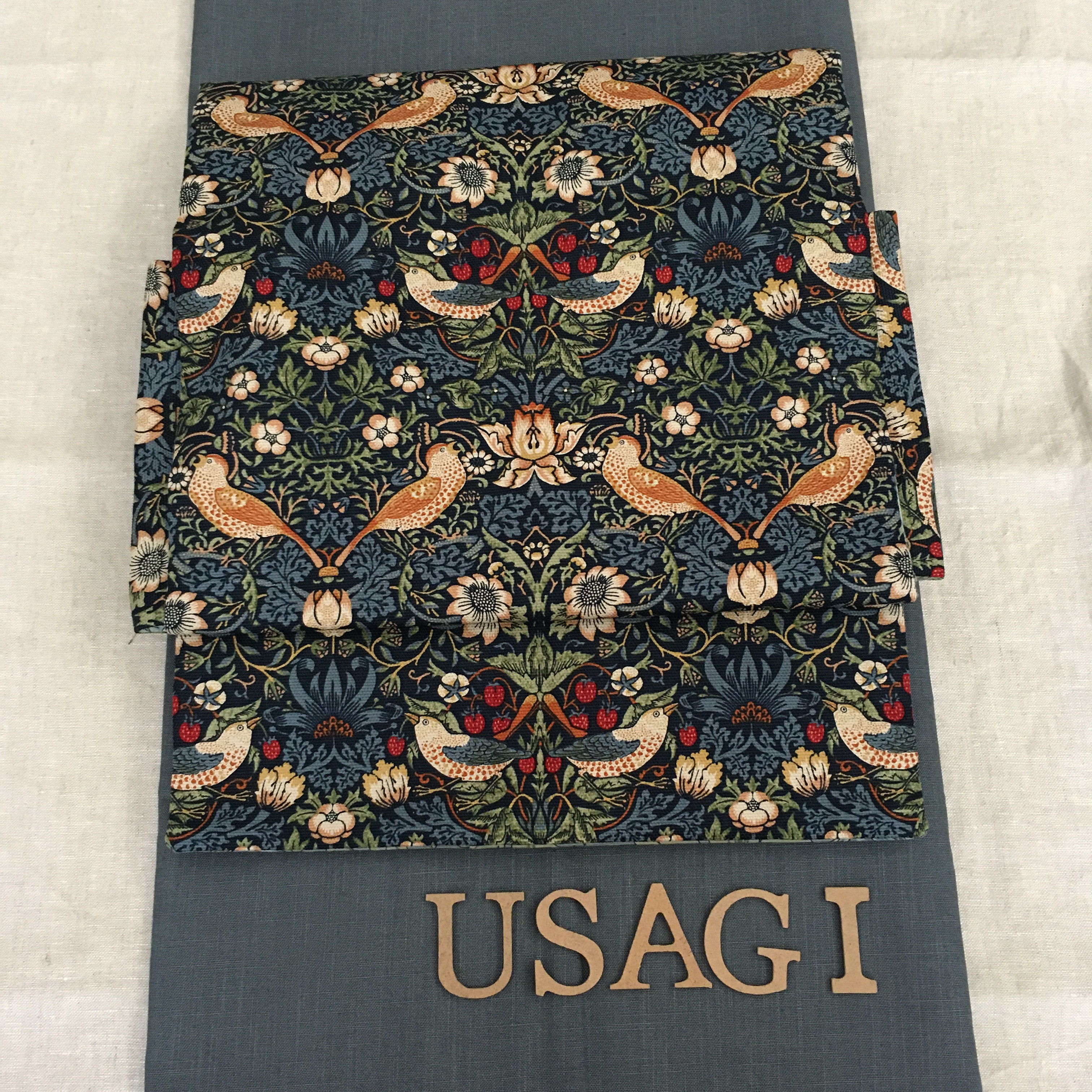 開き名古屋帯ウィリアムモリスいちご泥棒モノトーン×アネモネリバーシブル