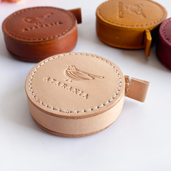 本革包み 手染めの丸いメジャー（全８色）　背面に文字入れ刻印可能☆150ｃｍまで測れるストッパー付きメジャー 5枚目の画像