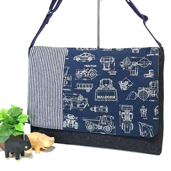 超美品 ☆新発売☆はたらく車の設計図柄・ネイビー☆ショルダータイプ 手提げ・レッスンバッグ・入園グッズ