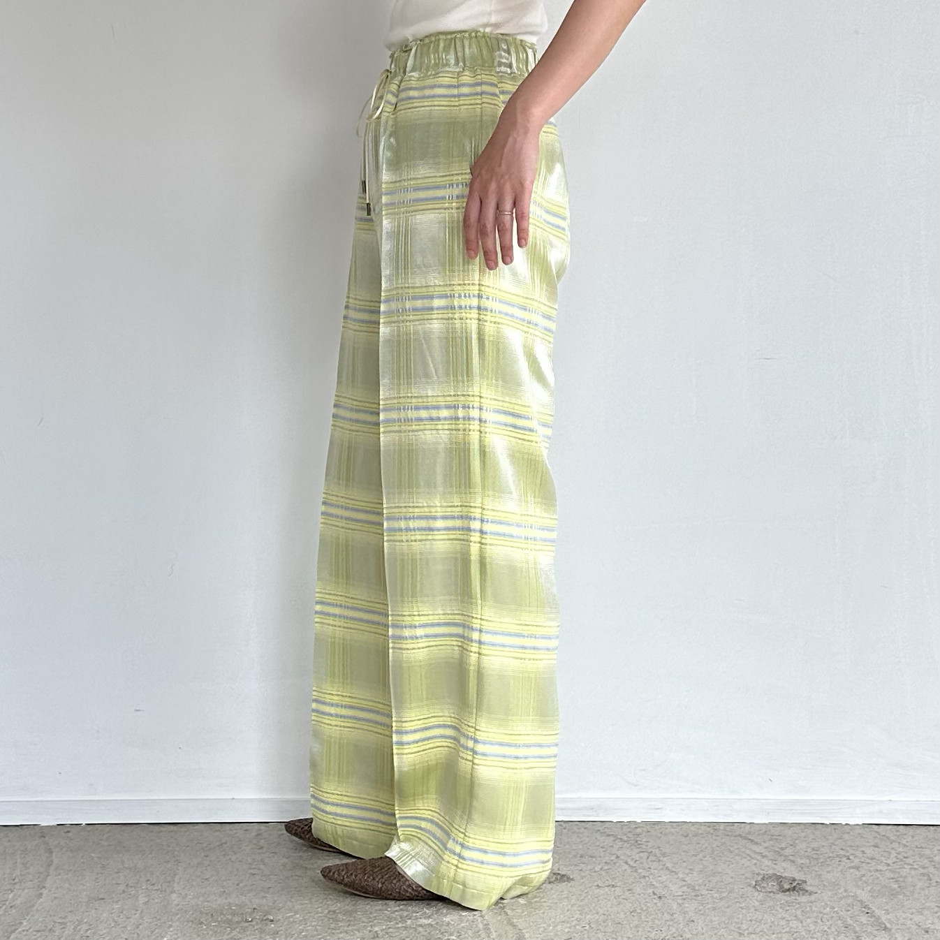 年中通して着られる 裏地ポケット付きサテンジャガードチェックイージーパンツ