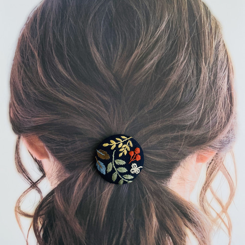 ❁hAnafany❁(専用) くるみボタン　鳥刺繍　ヘアゴム お花刺繍ヘアゴム くるみボタン ヘアゴム cocomu 通販 18506589