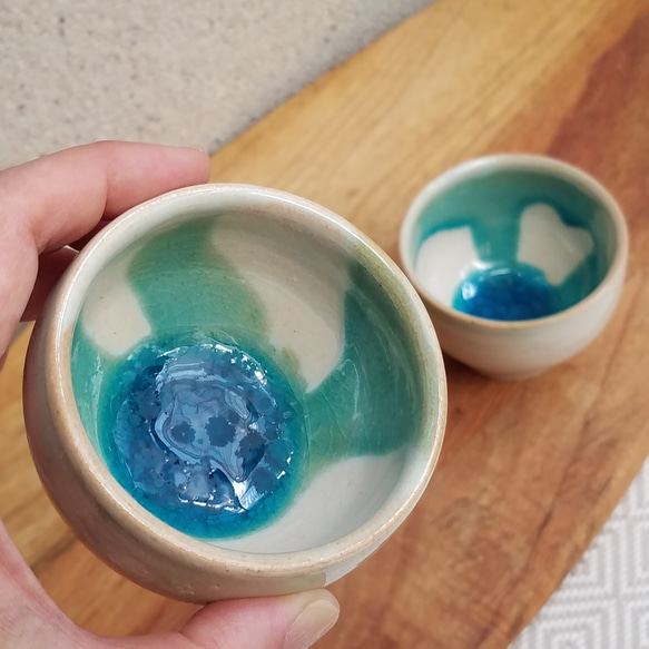 ペア♪ぐい呑みセット【碧い水たまり】1点物 2枚目の画像