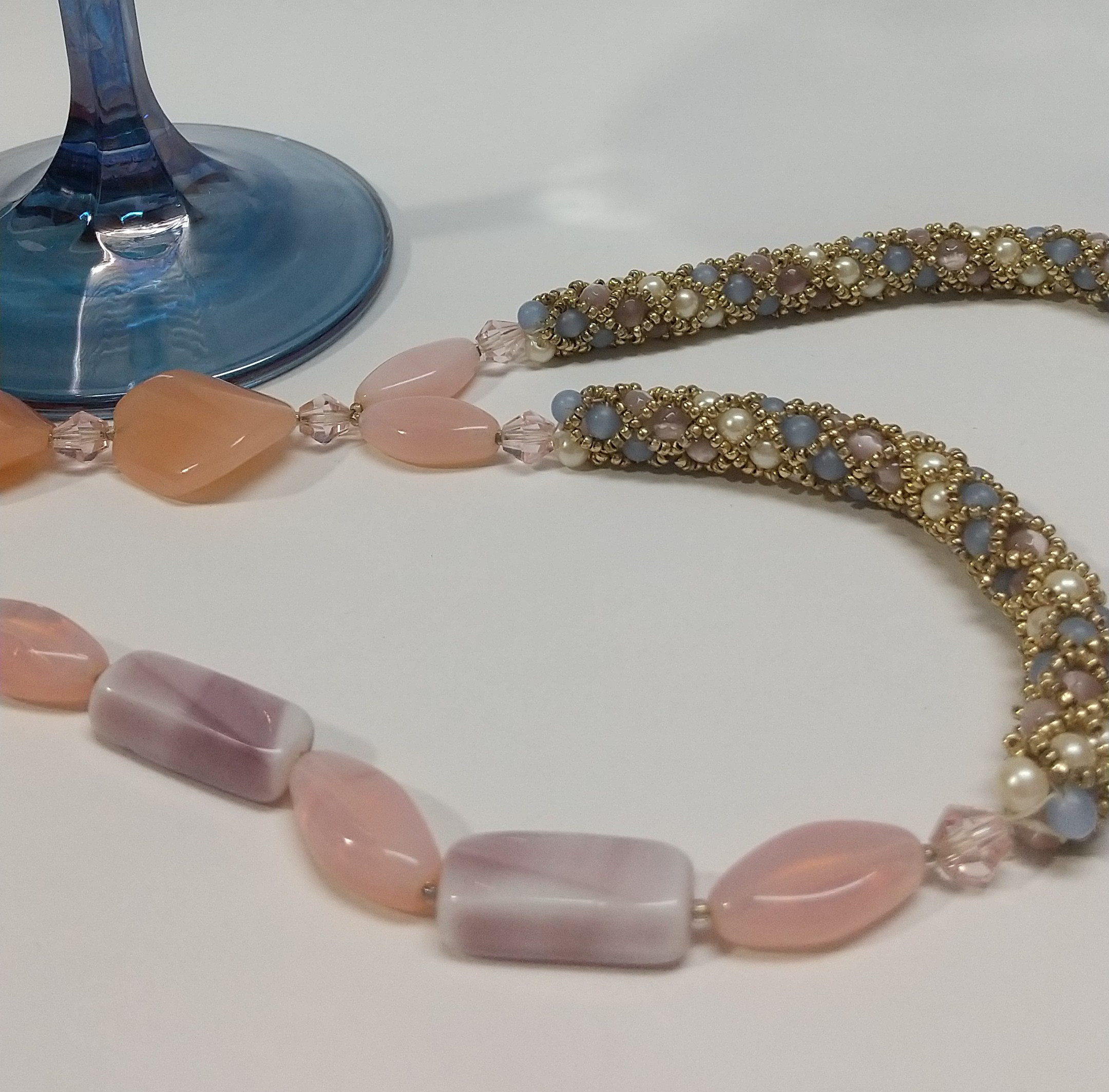 メロウカラーチェコビーズビーズネックレス　パーティー結婚式に