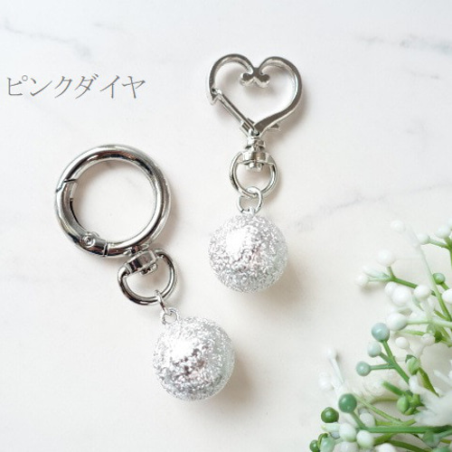 美品✨miu miu キーリング バッグチャーム クリスタル ハート シルバー 美品✨miu miu キーリング バッグチャーム クリスタル ハート