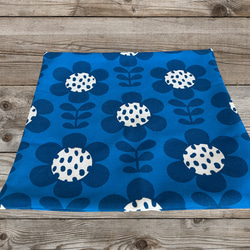 森林坐墊抽象花卉設計背藍色 – 絲柏香味 – 第5張的照片