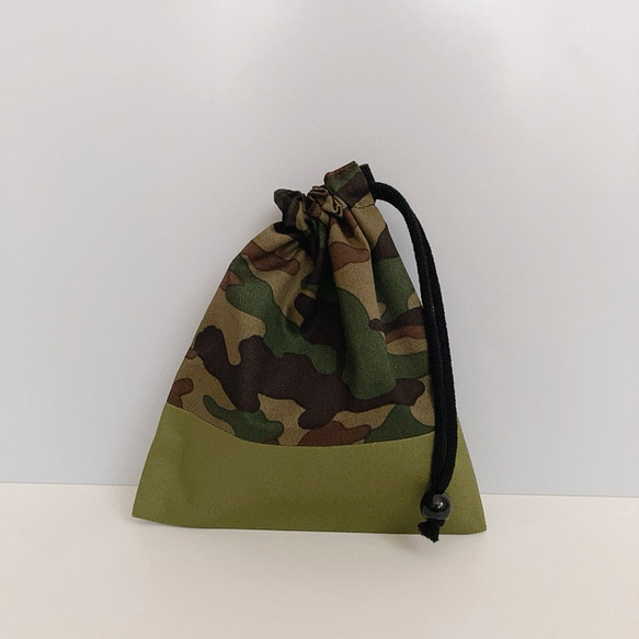 サイズが選べる巾着袋(小) 迷彩×カーキ［受注製作］ 給食袋 poppy 