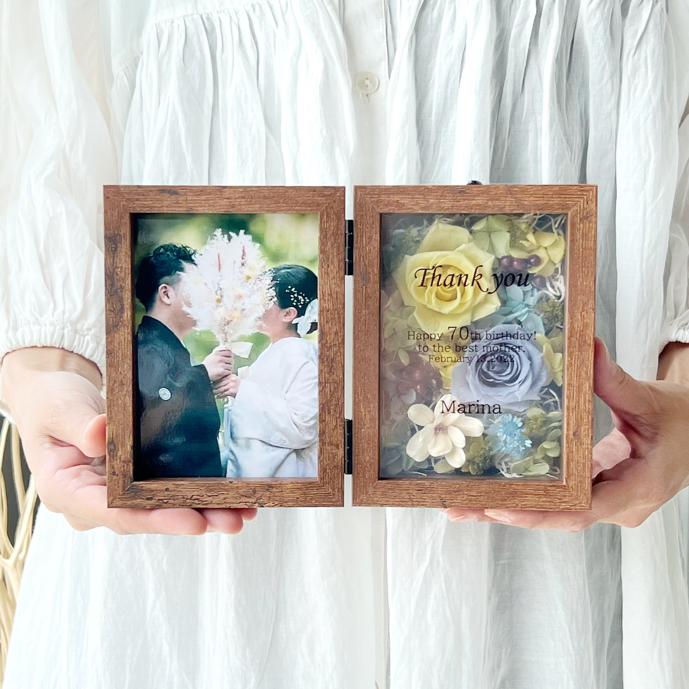 感謝価格＊写真立て　文字入れOK　7002 ブルーイエロー　フォトフレーム　子育て感謝状　両親贈呈　還暦祝い　誕生日