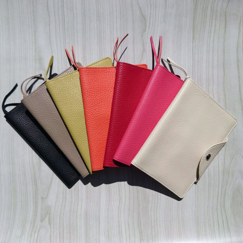 現行品 familiar 母子手帳ケース 赤系（XF） 現行品 familiar 母子手帳ケース 赤系（XF）